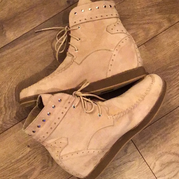 READ DETAILS~ HIDDEN WEDGE TAN BOOTIE WITH SILVER SMALL STUD EMBELLISHMENT - Picture 11 of 16